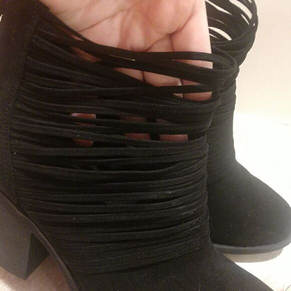 👍 Fergalicious Booties Size 7.5W.   A6 - Picture 2 of 8